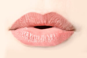 Nuovo volume alle tue labbra con i trattamenti overlap e fille paris lip